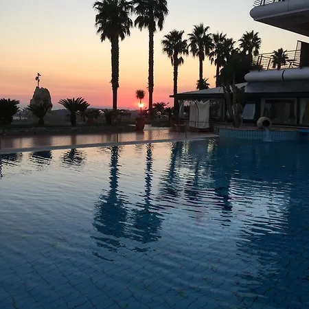 Gli Dei מלון 4*