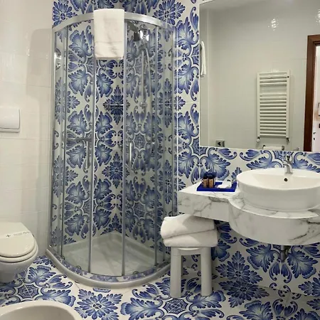 Gli Dei מלון 4*